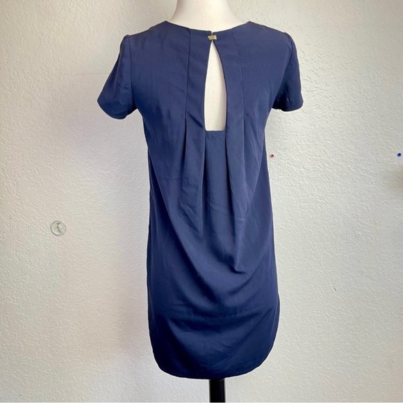 H&M ~ Blue Shift Dress with Fantastic Back Detail ~ Gold Clasp Closure ~ Size 2 - Picture 4 of 8